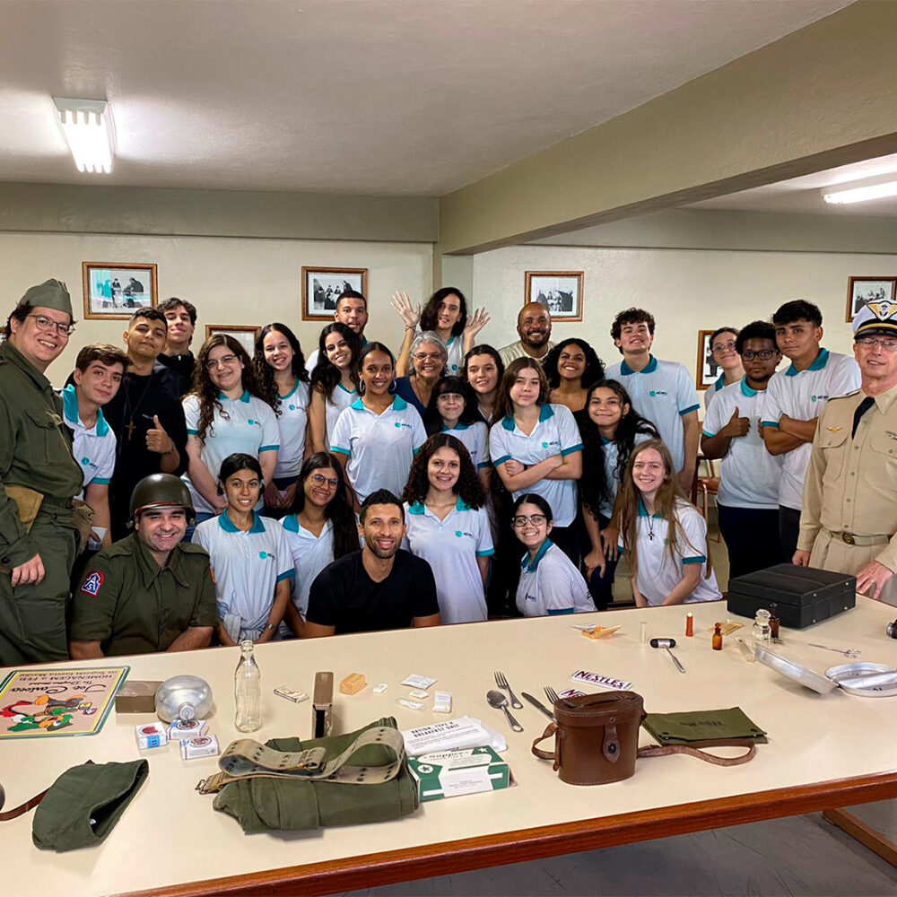 Grupo Verde Oliva e alunos do ABEU Unidade Nilópolis.
